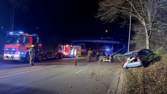 Feuerwehr Paderborn: FW Paderborn: Verkehrsunfall mit zwei Schwerstverletzten