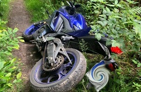Polizei Rheinisch-Bergischer Kreis: POL-RBK: Wermelskirchen - Fahrer flüchtet mit gestohlenem Motorrad vor Polizisten