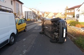 Polizeidirektion Neustadt/Weinstraße: POL-PDNW: Verkehrsunfall durch blendende Sonne, Fahrzeug auf die Seite gekippt