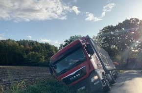 Polizeiinspektion Oldenburg-Stadt / Ammerland: POL-OL: Polizei Rastede
++ Lkw nach Ausweichmanöver in Berme versackt ++