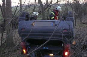 Polizei Düren: POL-DN: Auto landet auf dem Dach