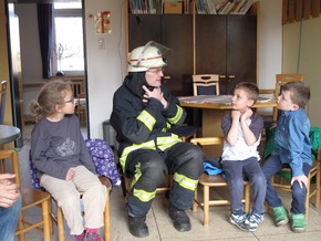 FW-AR: Wennigloher Kindergarten-Kinder wissen für den Notfall Bescheid