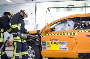 ADAC: ADAC-Rettungskarte / Schnelle Hilfe griffbereit / Nach einem Unfall kommt es auf jede Sekunde an