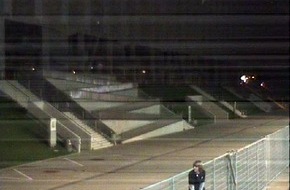 Polizei Düsseldorf: POL-D: Vandalismus in der Arena - Polizei fahndet mit Bildern aus der Videoüberwachung