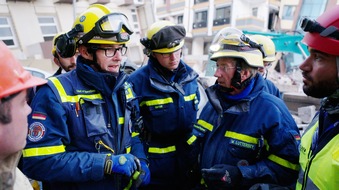 NDR Norddeutscher Rundfunk: Bäume sprengen, Brücken bauen, Brände löschen: "Wahre Helden - Einsatz fürs THW" mit fünf neuen Folgen über Einsätze in Deutschland und Slowenien