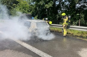 Freiwillige Feuerwehr Alpen: FW Alpen: Pkw Brand auf der Autobahn