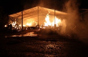 Freiwillige Feuerwehr Gangelt: FW Gangelt: Brand einer Strohhalle in Breberen