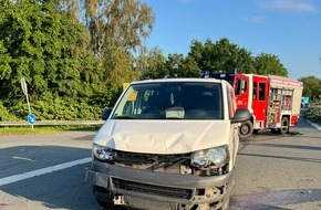 Freiwillige Feuerwehr Stadt Petershagen: FW Petershagen: Schwerer Verkehrsunfall auf der B482