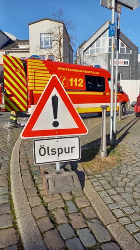 Feuerwehr Herdecke: FW-EN: Verkehrsunfall mit Personenschaden - Ölspuren beschäftigt wieder die Feuerwehr