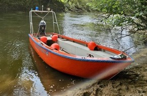 Freiwillige Feuerwehr Hünxe: FW Hünxe: Ente in scheinbar hilfloser Lage