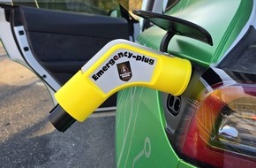 Kreisfeuerwehrverband Rendsburg-Eckernförde: FW-RD: Verkehrsunfall auf der A 210 bei Bredenbek - PKW in Flammen