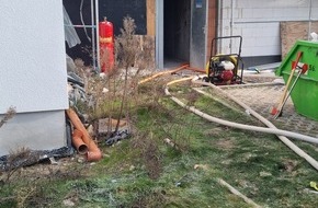 Polizeidirektion Landau: POL-PDLD: Kandel; Verpuffung im Rohbau des Feuerwehrgebäudes