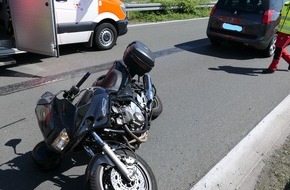 Feuerwehr Dortmund: FW-DO: Unfall auf der A45 Motorradfahrer nach Zusammenstoß mit Pkw auf der Autobahn verletzt
