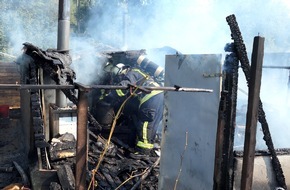 Feuerwehr Dortmund: FW-DO: 10.08.2020 Gartenlaube brennt in Kirchlinde