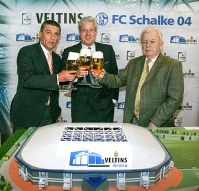 Vor 20 Jahren wurden Namensrechte übernommen / Schriftzug der Veltins-Arena strahlt weithin ins Revier und steht für Schalker Gastlichkeit