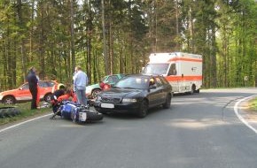 Polizeiinspektion Hameln-Pyrmont/Holzminden: POL-HOL: Kreisstraße 62 - Wenzen - Kaierde: 39jähriger Motorradfahrer schwer verletzt - Mit Gegenverkehr kollidiert -
