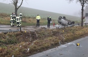 Kreispolizeibehörde Höxter: POL-HX: Auto überschlägt sich - Fahrerin verletzt