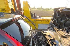 Freiwillige Feuerwehr Frankenthal: FW Frankenthal: Elf Leichtverletze und drei erheblich beschädigte Fahrzeuge bei Verkehrsunfallgeschehen