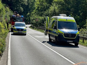 FW-PL: Verkehrsunfall auf der B236 - Fahrer schwer verletzt, couragierte Ersthelferin