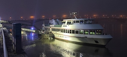 Polizeipr&auml;sidium Einsatz, Logistik und Technik: PP-ELT: PKW im Rhein bei Mainz