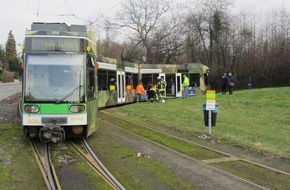 Feuerwehr Mülheim an der Ruhr: FW-MH: Straßenbahn entgleist