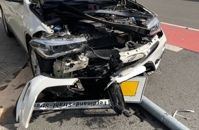 Polizei M&ouml;nchengladbach: POL-MG: POL-MG: Verkehrsunfall auf der Ferdinand-Strahl-Str./Aachener Stra&szlig;e: 75-j&auml;hriger PKW-F&uuml;hrer schwer verletzt