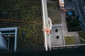 Feuerwehr Mönchengladbach: FW-MG: Spektakuläre Aktion der Feuerwehr - Höhenretter am Eli