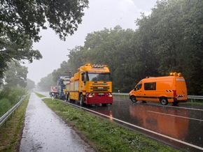 FW-AUR: Umfangreicher Dieselaustritt auf Bundesstraße
