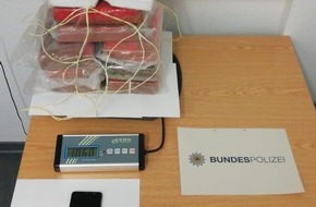 Bundespolizeidirektion Sankt Augustin: BPOL NRW: Fahndungserfolg der Bundespolizei; Schweizer mit 10,55 Kilogramm Kokain im Wert von 447.000 Euro auf der A 61 festgenommen