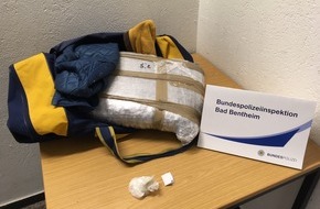 Bundespolizeiinspektion Bad Bentheim: BPOL-BadBentheim: Über 5 kg Marihuana geschmuggelt
- 36-Jähriger unter Drogeneinfluss auf der BAB unterwegs
