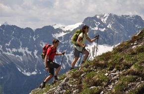Bergbahnen Hindelang-Oberjoch AG: Wander- und Tourengebiet in Oberjoch fasziniert geübte Kletterer und Familien - Sonnenuntergagsfahrten und „Edelrid Klettersteig“ hoch im Kurs