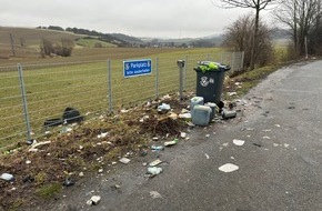 Polizeiinspektion Hildesheim: POL-HI: Illegale M&uuml;llentsorgung auf einem Parkplatz an der B3 zw. Delligsen und Alfeld