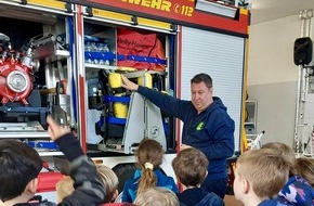 Freiwillige Feuerwehr Hünxe: FW Hünxe: 40 Kinder zu Gast bei der Feuerwehr - Brandschutzerziehung in Bruckhausen