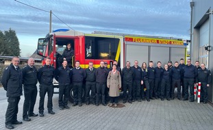 Freiwillige Feuerwehr Kamen: FW Kamen: Fahrzeugübergabe durch die Bürgermeisterin