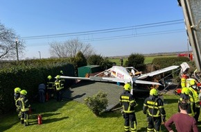 Freiwillige Feuerwehr Sankt Augustin: FW Sankt Augustin: Absturz eines Kleinflugzeuges in Hangelar - zwei verletzte Personen
