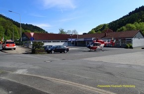 Feuerwehr Plettenberg: FW-PL: Medizinischer Notfall bei Kleinkind sorgte für Einsatz des Rettungshubschraubers