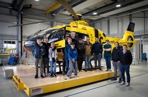 Feuerwehr Lennestadt: FW-OE: Jugendfeuerwehr Halberbracht besucht Rettungshubschrauber Christoph 25 in Siegen