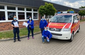 Feuerwehr Dinslaken: FW Dinslaken: Mund-Nasen-Bedeckungen an Schulen verteilt