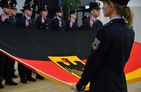 Bundespolizeidirektion Hannover: BPOLD-H: Bundespolizei vereidigt neue Kolleginnen und Kollegen - 111 ausgebildete Polizisten leisteten den Diensteid
