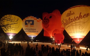 Ballonglühen: Emotionales Lichterspektakel in Bad Hindelang - Großereignis mit Musik und heimischen Schmankerln – Lizenzierte Heißluftballonfahrten möglich