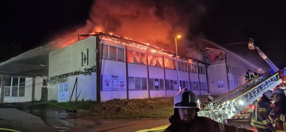 Kreisfeuerwehrverband Sigmaringen: KFV Sigmaringen: 17.06.2026 Brand Industriegeb&auml;ude in Neufra