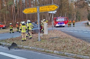 Kreisfeuerwehr Rotenburg (W&uuml;mme): FW-ROW: Schwerer Verkehrsunfall auf der B215 - Gro&szlig;aufgebot an Rettungskr&auml;ften