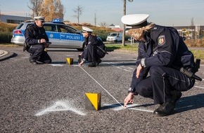 Polizei Mettmann: POL-ME: Beim Ausparken Fahrzeuge beschädigt - Dank Zeugin 13-Jähriger als Unfallverursacher ermittelt - Ratingen - 2102139