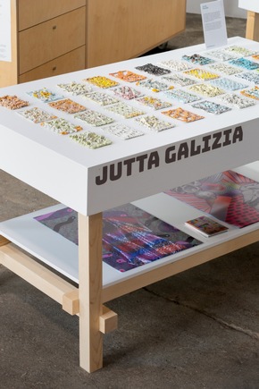 Julian Zigerli und weitere im Pop-up-Store des Kunstmuseums St.Gallen
