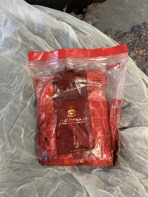 ZOLL-H: ZOLL stellt in Bremen illegale Schusswaffen sicher/Verdacht des illegalen Zigarettenhandels von mehr als 1,2 Millionen Zigaretten und einem Steuerschaden von über 200.000 Euro