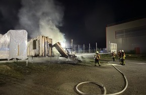 Freiwillige Feuerwehr Stockach: FW Stockach: Brand von Baumaterialien