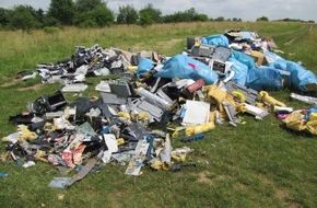 Polizeipräsidium Frankfurt am Main: POL-F: 130709 - 598 Frankfurt-Preungesheim: Illegale Müllentsorgung - Bitte Foto beachten!