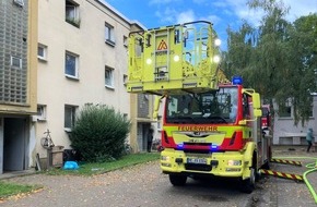 Feuerwehr Ratingen: FW Ratingen: Feuerwehr rettet Bewohner und löscht Wohnungsbrand