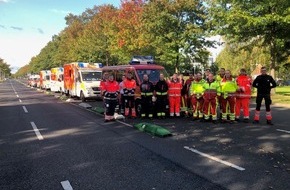 Feuerwehr Mönchengladbach: FW-MG: Einsatzkräfte der Stadt Mönchengladbach unterstützen bei Evakuierungsmaßnahmen in Köln Merheim