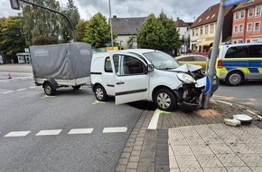Feuerwehr Detmold: FW-DT: Verkehrsunfall am Hasselter Platz